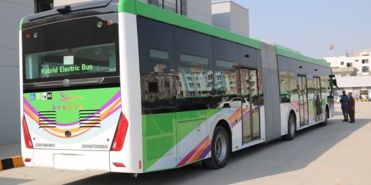 گرین لائن بس سروس شروع، کیا کراچی کی مشکلات دور ہوں گی؟