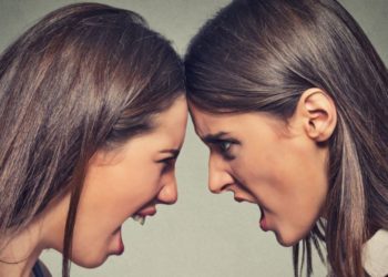 کتے کے بجائے خاتون نے خاتون کو کاٹ لیا