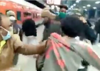 بھارت : ” لو جہاد” کا الزام لگا کر مسلم نوجوان پر تشدد