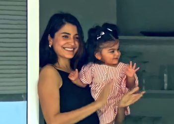 اور آخر کوہلی انوشکا نے بیٹی کی جھلک دکھا ہی دی