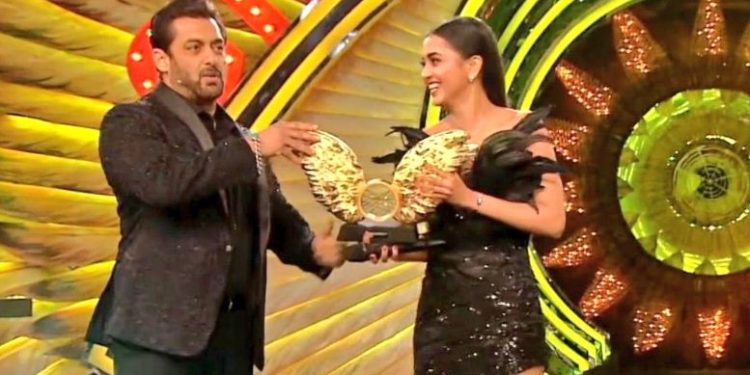 ناگن فیم تجسوی پرکاش بگ باس 15 کی فاتح قرار