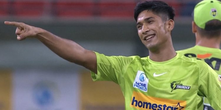 محمد حسنین کا بگ بیش کا پہلا میچ، پہلے ہی اوور میں 3 وکٹیں