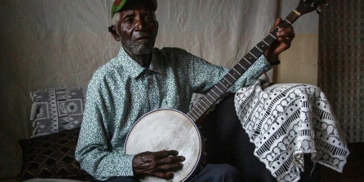 92برس کے گلوکار کا ایک گیت،جسے 8کروڑ افراد دیکھ چکے ہیں