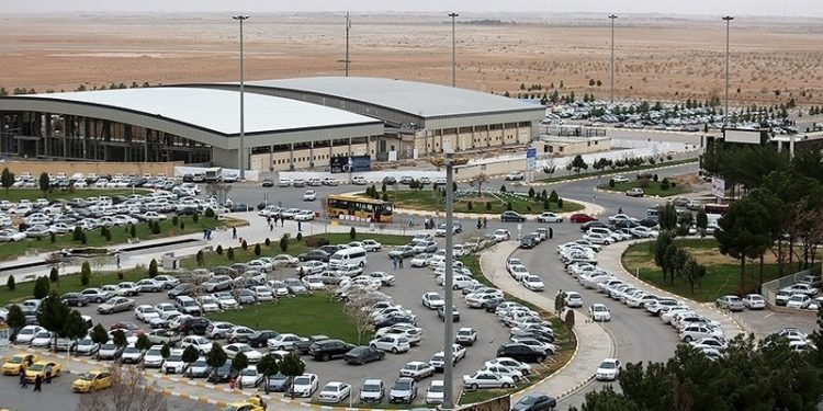 ایرانی طیارے کی مرکزی سڑک پر ہنگامی لینڈنگ