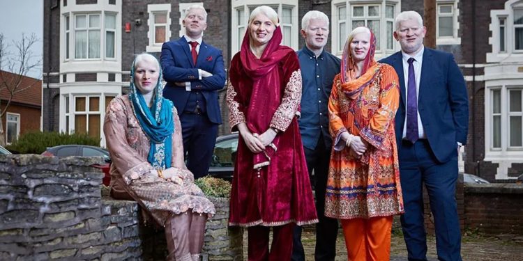 برطانیہ میں پاکستانی نژاد سورج مکھی بہن بھائیوں کا عالمی ریکارڈ