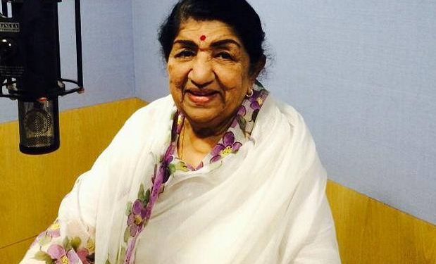 لتا منگیشکر 2 سال سے گھر سے نہیں نکلیں تو کورونا کیسے ؟