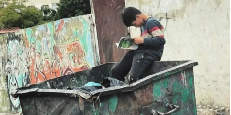 علم دوست شامی بچے کی تصویر وائرل