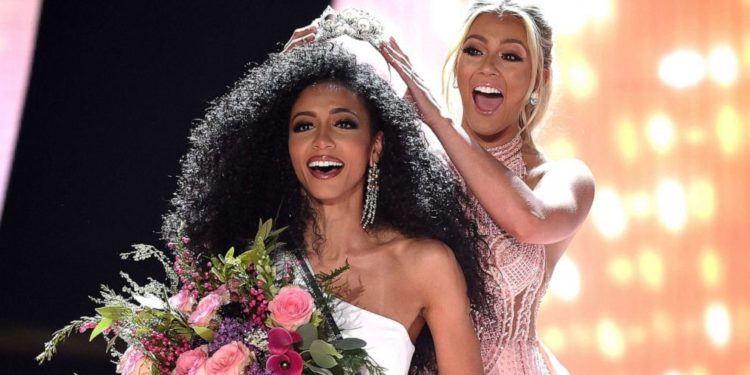 سابق مس امریکا نے 29 منزل سے کود کر خودکشی کرلی