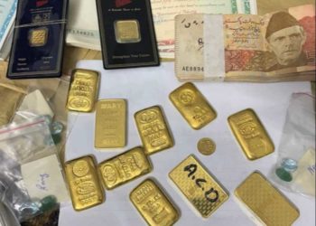 سابق میونسپل کمشنر کورنگی گرفتار، سونے کی اینٹیں اور ڈالرز برآمد