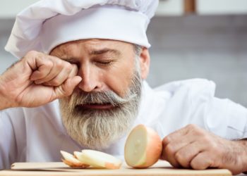 اب آنسو بہائے بغیر پیاز کاٹیں