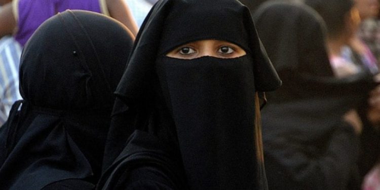 بھارت: مسلم خواتین انٹرنیٹ پر نیلامی کے لیے پیش