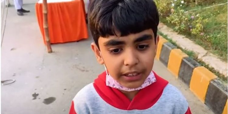 اسٹیڈیم میں داخلے پر پابندی  پر ننھے حمزہ کے لیے رمیز راجا کا پیغام