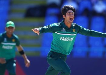 قاسم اکرم۔۔۔ سنچری اور 5 وکٹیں، 45 سالہ تاریخ کا نیا ریکارڈ