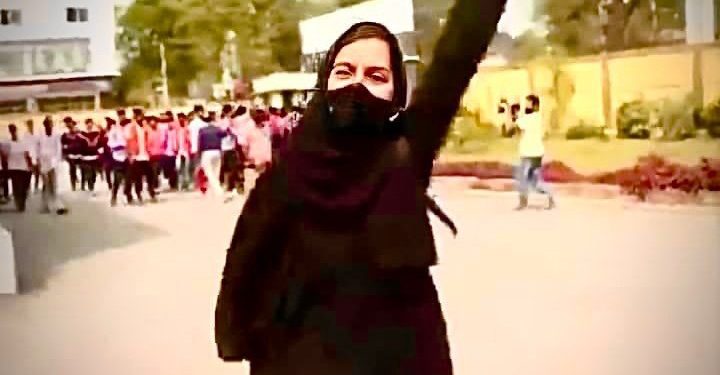 سوشل میڈیا کی "شیرنی” کون ؟