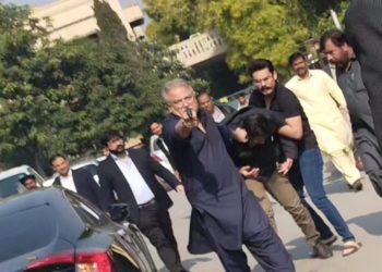 صحافی محسن بیگ گرفتار، ایف آئی اے اہلکار زخمی