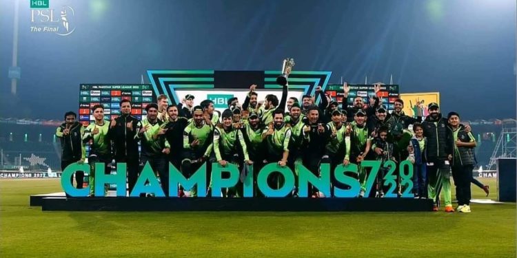 پی ایس ایل 7 : لاہور قلندرز کا فائنل میں دما دم مست قلندر