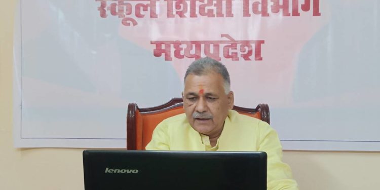 وزیرتعلیم مدھیہ پردیش کی حجاب پابندی میں انتہا پسندوں کی حمایت