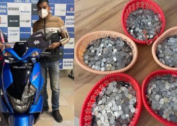 بھارتی شخص نے سکوں سے اسکوٹر خریدلیا