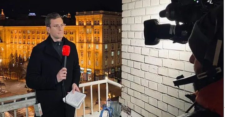 روس یوکرین تنازع پر 6 زبانوں میں چینلز پر رپورٹنگ کرنے والا صحافی