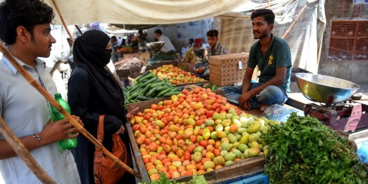 پیٹرول کی نئی قیمتیں، ملک میں مہنگائی کے طوفان کا خدشہ