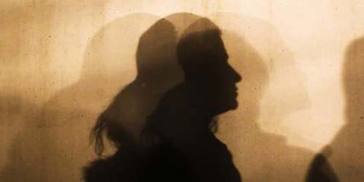 ڈکیتی کے دوران گن پوائنٹ پر لڑکی سے اجتماعی زیادتی