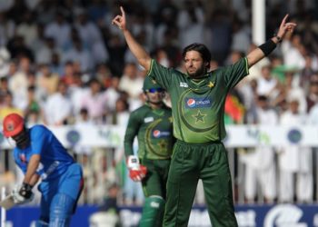 اب بھی دل آپ کو کھیلتے دیکھنا چاہتا ہے!!