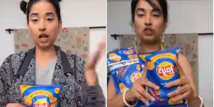 خاتون نے خالی چپس کے پیکٹ سے ساڑھی تیار کرلی