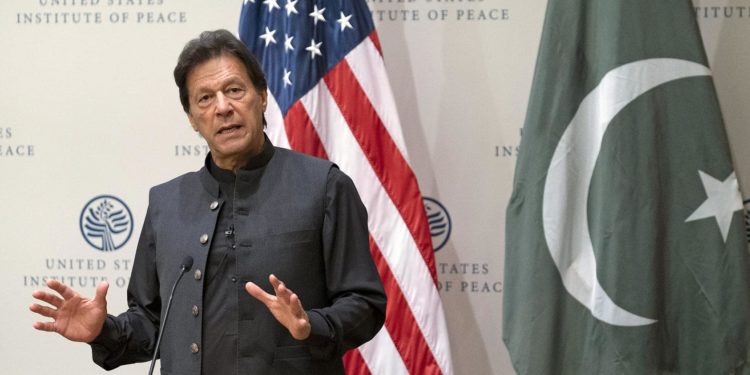 حکومت کا آئین کی شق 63  کی تشریح کے لیے ریفرنس فائل کی تیاری