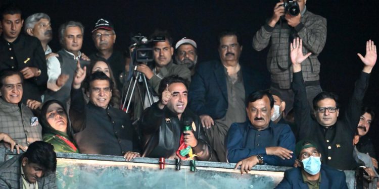 کیا واقعی بلاول نے ” کانپیں ٹانگ رہی ہیں ” کہا تھا ؟