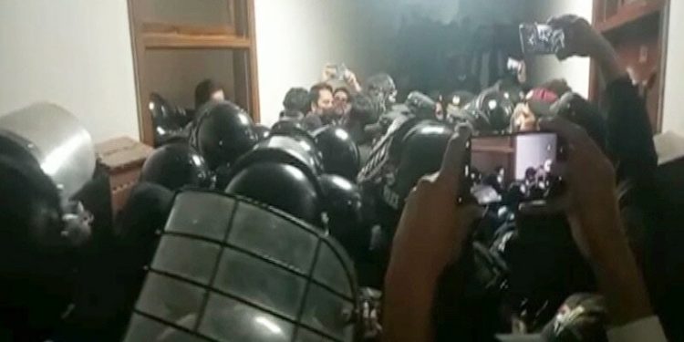 پارلیمنٹ لاجز میں آپریشن ، مولانا فضل الرحمان کا گرفتاری دینے کا اعلان