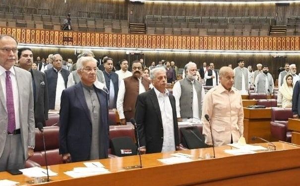 وزیراعظم کے خلاف تحریک عدم اعتماد قومی اسمبلی میں پیش