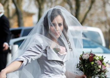 وکی لیکس کے بانی کی جیل میں شادی