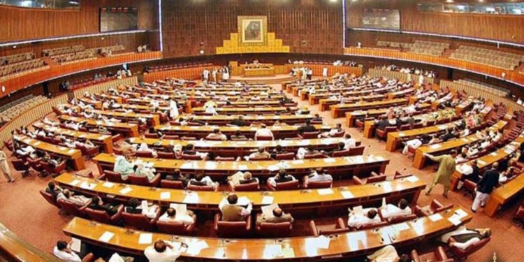 وزیراعظم کے خلاف تحریک عدم اعتماد قومی اسمبلی میں پیش