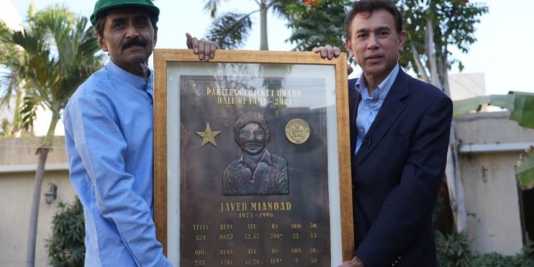 جاوید میانداد باضابطہ  طور پر پی سی بی ہال آف فیم کا حصہ بن گئے