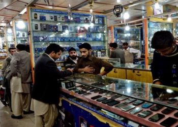 کراچی میں اب غیر مقامی افراد موبائل فروخت نہیں کرسکیں گے