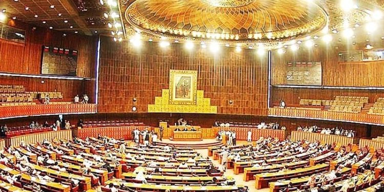 قومی اسمبلی کا اجلاس جمعے کو، اپوزیشن کا فیصلے پر احتجاج