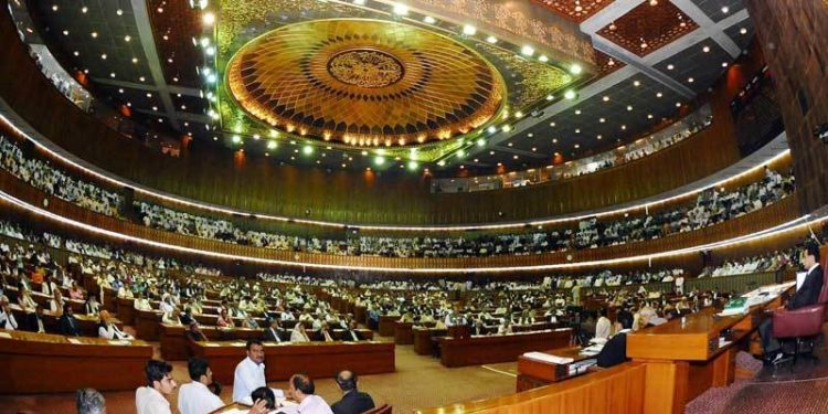 قومی اسمبلی کا اجلاس جمعے کو، اپوزیشن کا فیصلے پر احتجاج