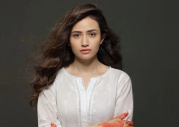 ثنا جاوید کے خلاف ماڈلز اور میک اپ آرٹسٹ کا مورچہ