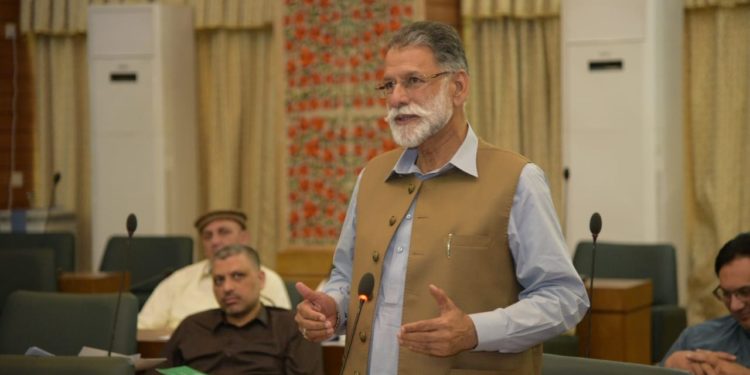 وزیراعظم آزاد کشمیر  نے 5 وزرا کوبرطرف کردیا