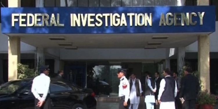 صحافی کو ہراساں کرنے کی اطلاعات ” جھوٹی” ہیں، ایف آئی اے