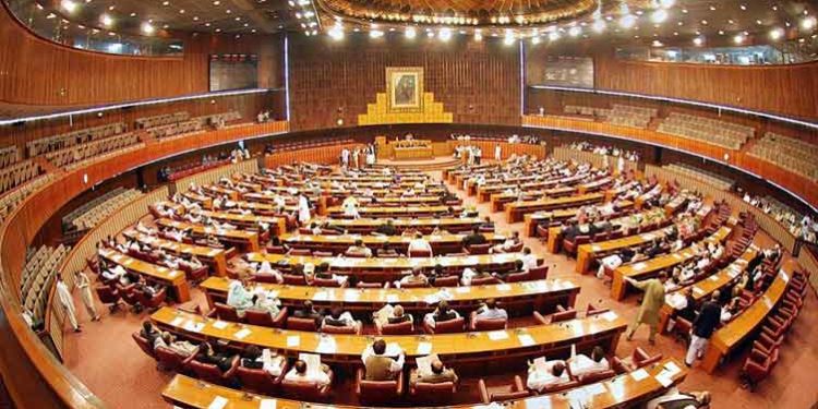 قومی اسمبلی : 7 سے زائد گھنٹے ہوگئے ووٹنگ اب تک نہ ہوئی