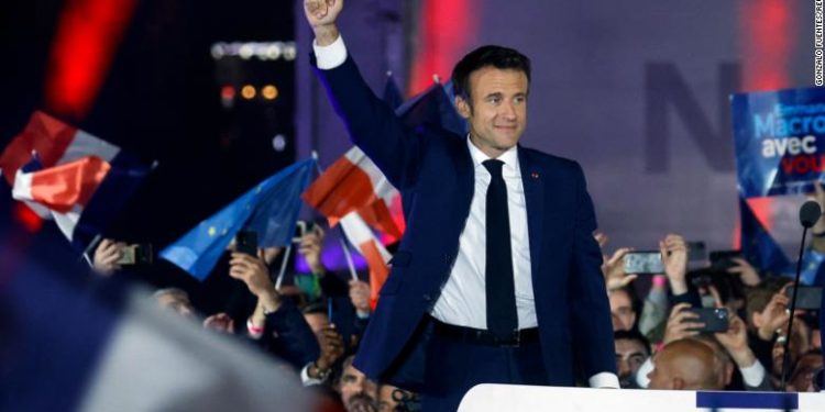 ایمانوئل میکرون پھر فرانس کے صدر منتخب