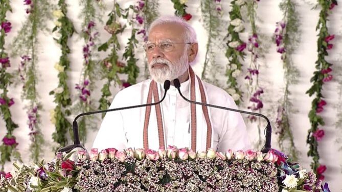 مودی کا دورہ مقبوضہ کشمیر، وادی میں ہڑتال اور مظاہرے