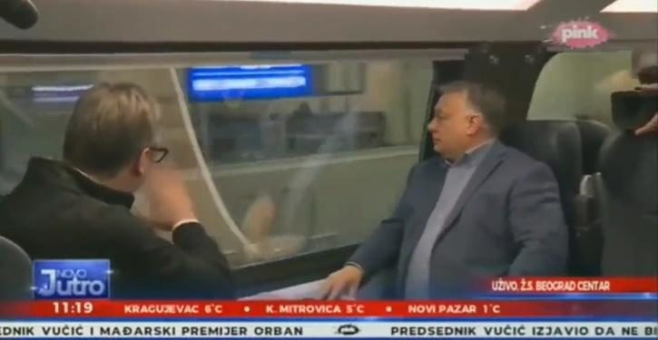 سربین صدر کی ہوشیاری، ” خیالی ہجوم ”  کو ہاتھ ہلانے کی ڈرامے بازی