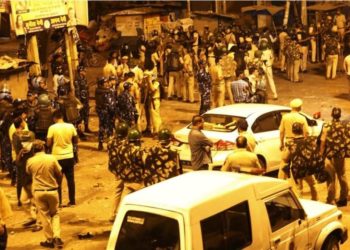 دہلی : ہندومسلم فسادات ، 6 پولیس اہلکاروں سمیت متعدد شدید زخمی