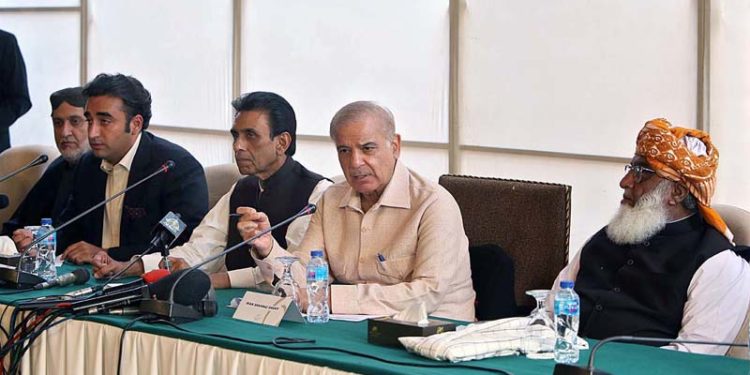 وفاقی کابینہ کی تشکیل، وزیراعظم کا اتحادی جماعتوں کو آج افطار ڈنر