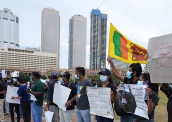 سری لنکا میں دیوالیہ، فوج نے ملک کا کنٹرول سنبھال لیا