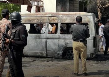 کراچی یونیورسٹی کے اندر وین میں دھماکہ، 2 غیر ملکی خواتین اساتذہ سمیت 4 افراد ہلاک