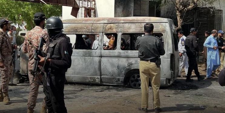 کراچی یونیورسٹی کے اندر وین میں دھماکہ، 2 غیر ملکی خواتین اساتذہ سمیت 4 افراد ہلاک