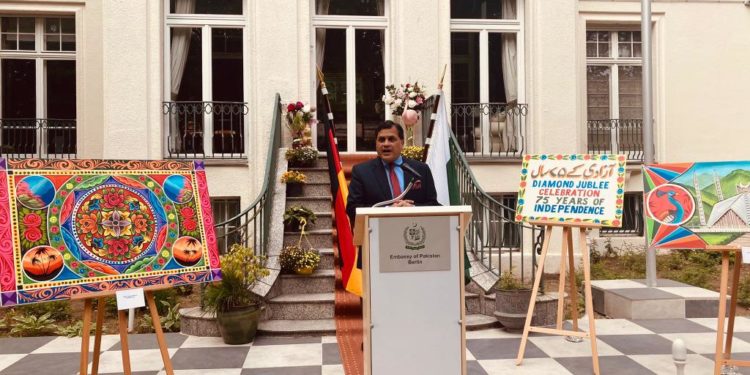 برلن : پاکستانی ٹرک آرٹ سے سج گیا